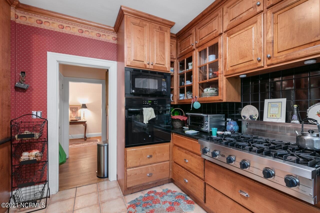 917 Raleigh Rd Parkway West Wilson, NC 27896 - Photo 14 of 37 Kitchen 2