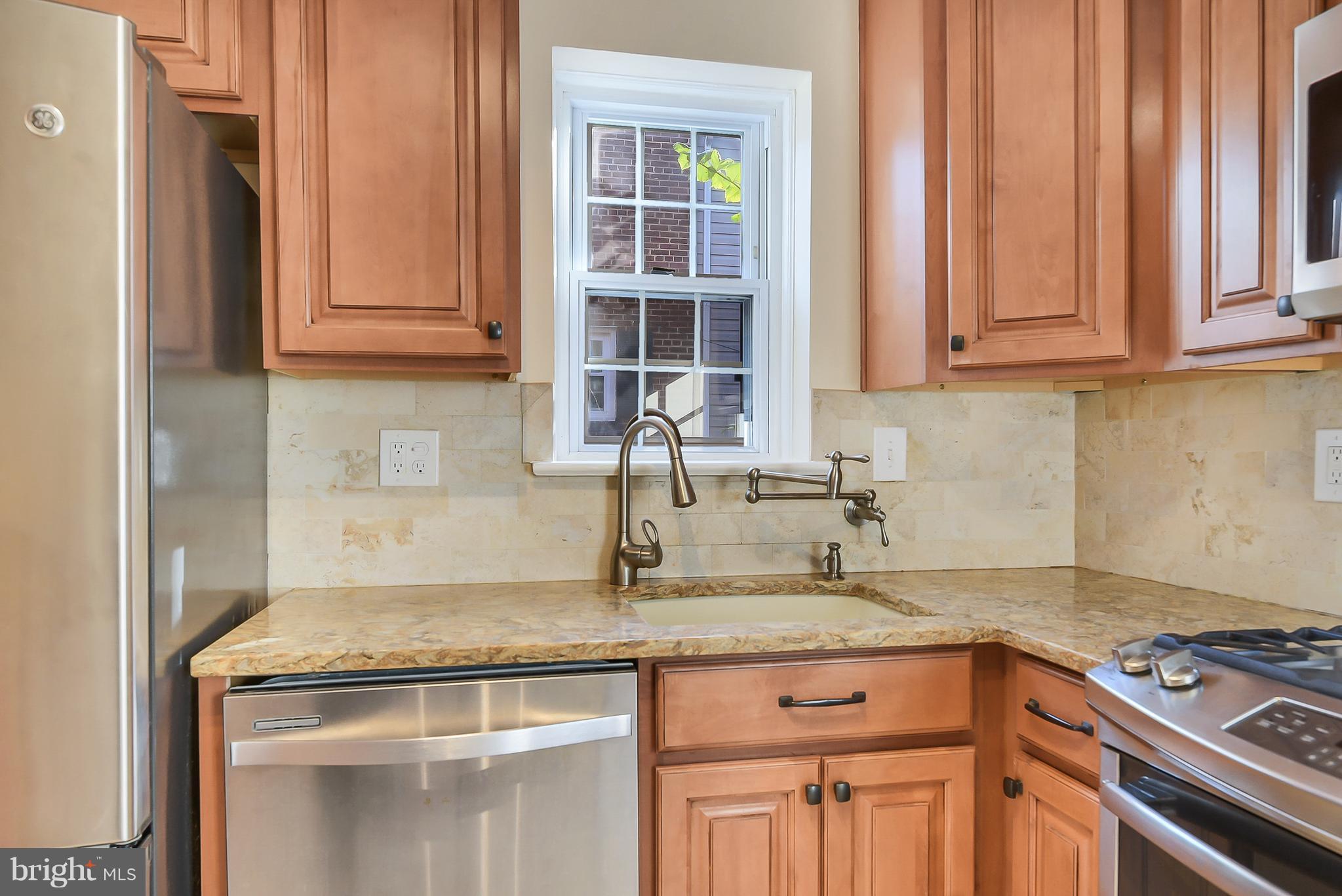 4616 19th Road North Arlington, VA 22207 - Photo 5 of 30 Yes, that IS a convenient Pot Filler!