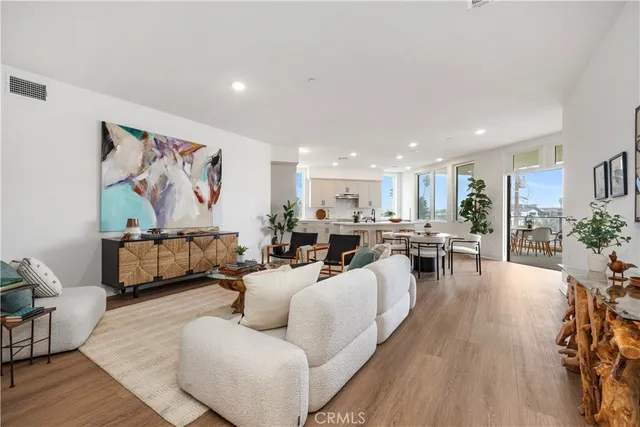 $1,850,000 | 414 Main Street, Unit 300, Huntington Beach, CA 92648