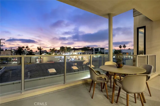$1,850,000 | 414 Main Street, Unit 300, Huntington Beach, CA 92648
