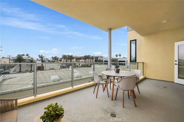 $1,850,000 | 414 Main Street, Unit 300, Huntington Beach, CA 92648