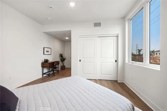 $1,850,000 | 414 Main Street, Unit 300, Huntington Beach, CA 92648