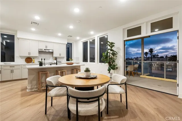 $1,850,000 | 414 Main Street, Unit 300, Huntington Beach, CA 92648