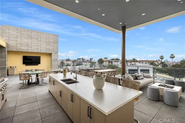 $1,850,000 | 414 Main Street, Unit 300, Huntington Beach, CA 92648