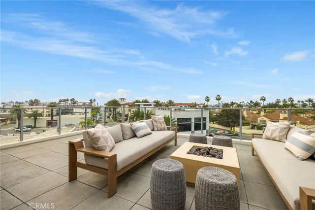 $1,850,000 | 414 Main Street, Unit 300, Huntington Beach, CA 92648