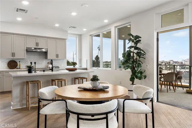 $1,850,000 | 414 Main Street, Unit 300, Huntington Beach, CA 92648