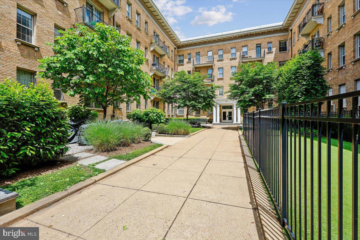 1401 Columbia Road Northwest, Unit 410 Washington, DC 20009 - Photo 5 of 27