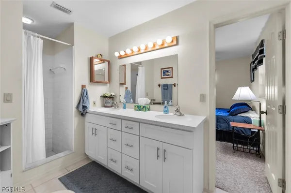 a en suite bathroom with double sink and a mirror