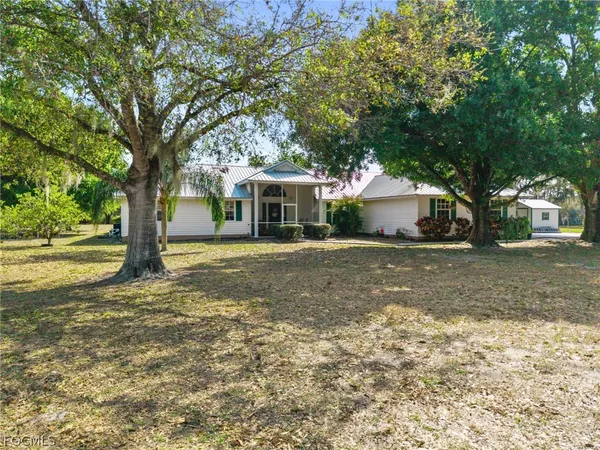 a view of a lake with houses in back