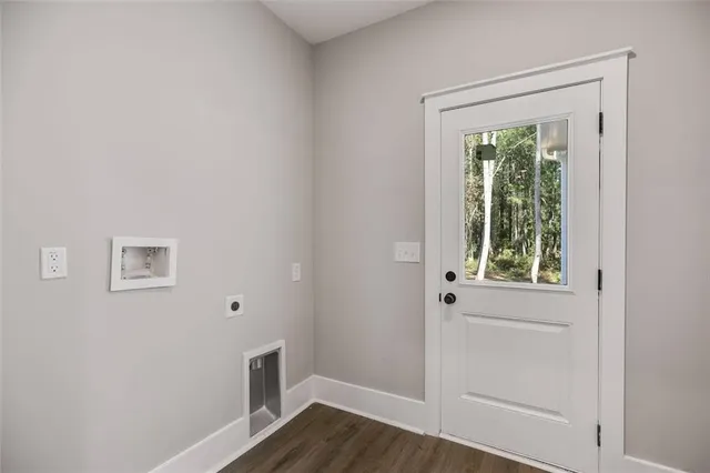 a view of a yard with plants