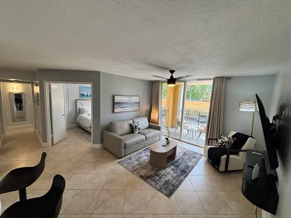$4,800 | 123 Yacht Club Way, Unit 207, Hypoluxo, FL 33462