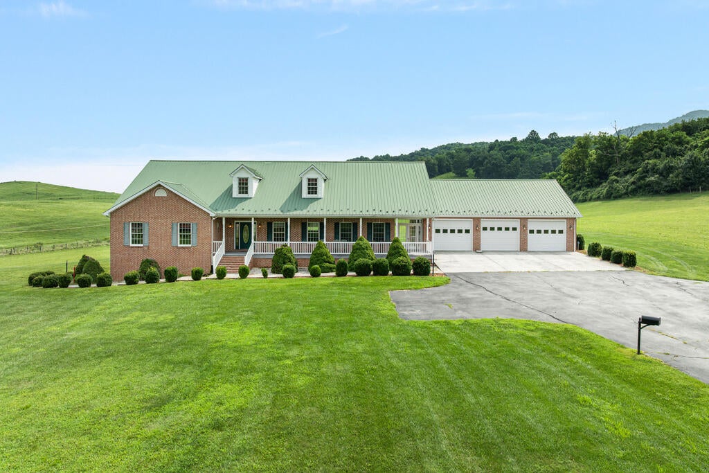 206 Valley Road Saltville, VA 24370 - Photo 15 of 90 Gallery Image 15