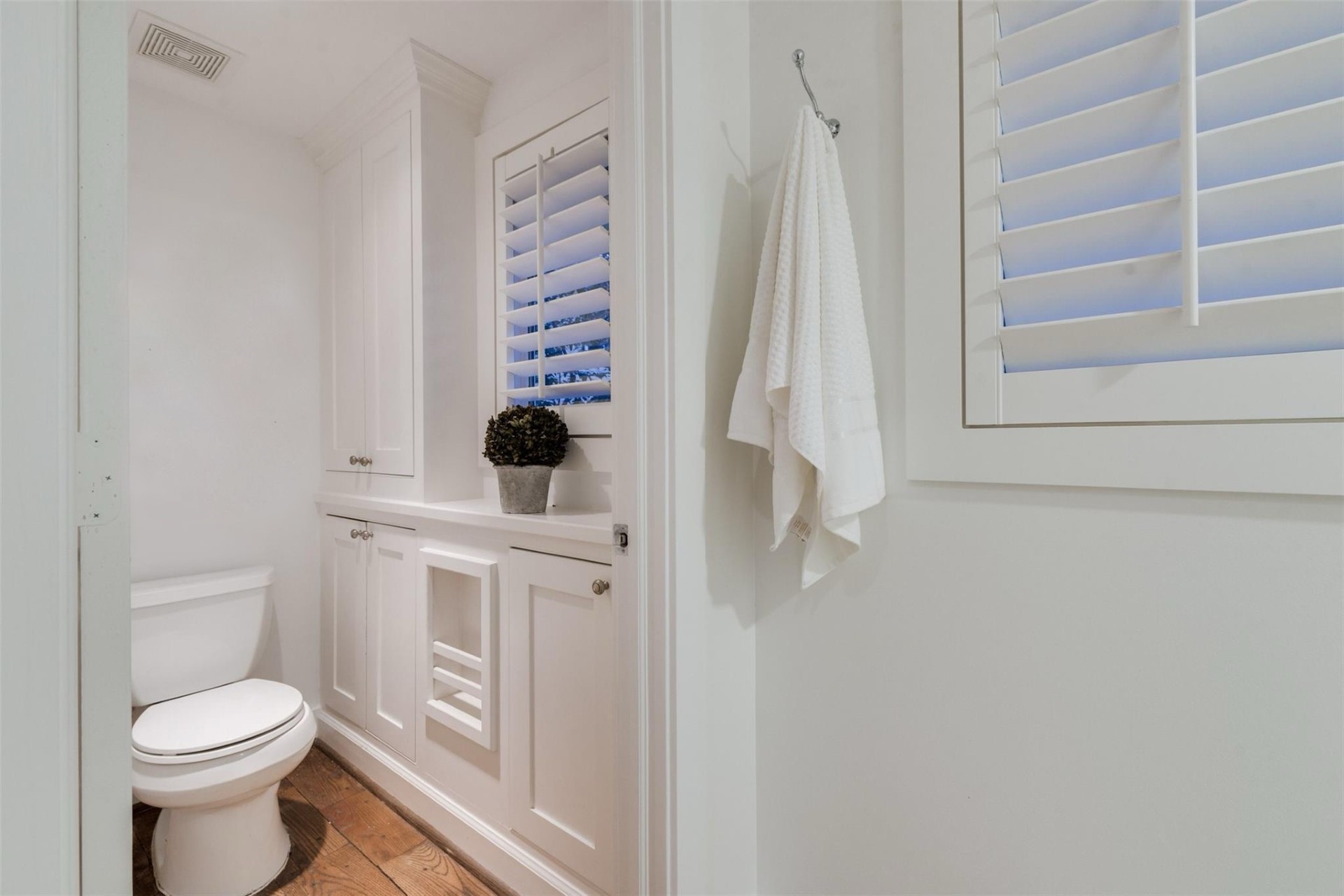 1238 West 22nd Street Houston, TX 77008 - Photo 18 of 43 W/C with door for privacy and storage for convenance. All toilets in the home are Kohler.