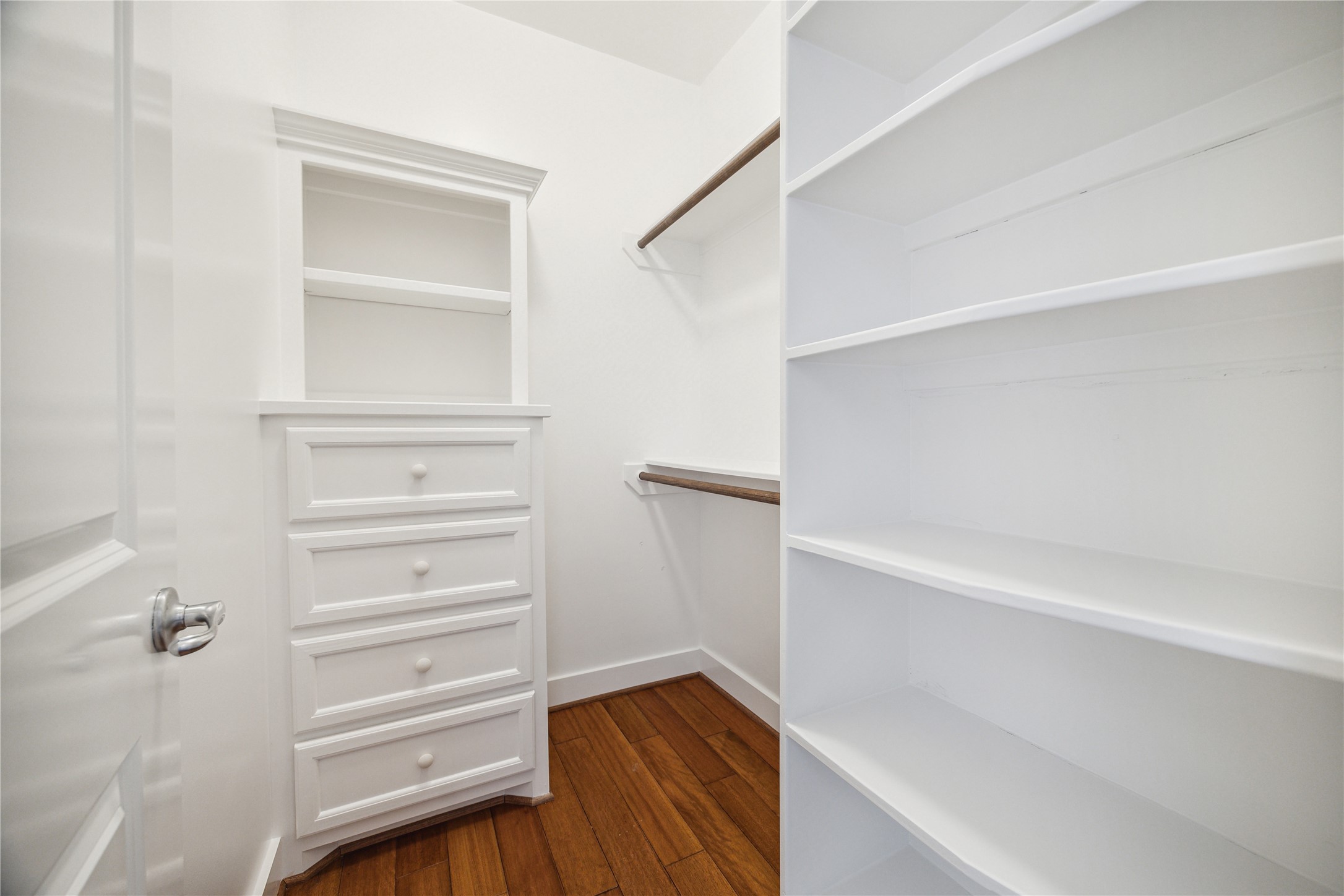 1238 West 22nd Street Houston, TX 77008 - Photo 27 of 43 Walk-in closet (7x6) in the 3rd bedroom with custom shelves and drawers