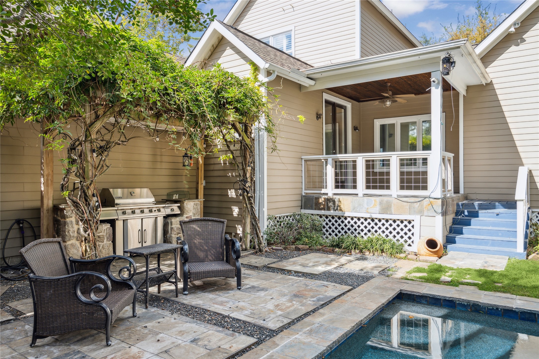 1238 West 22nd Street Houston, TX 77008 - Photo 29 of 43 Up close look at the covered patio and outdoor grill by JennAir.