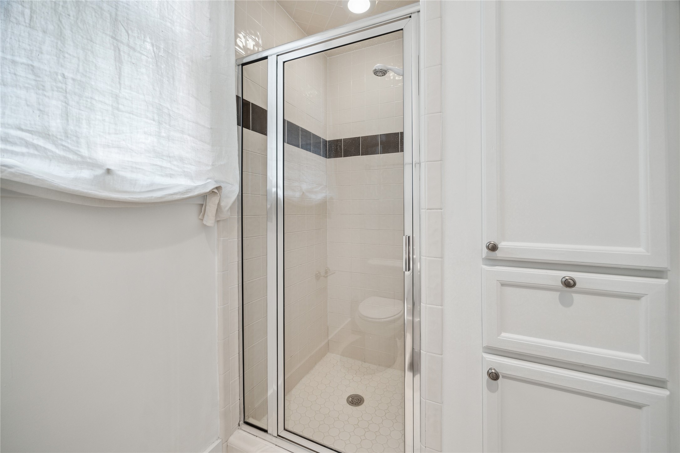 1238 West 22nd Street Houston, TX 77008 - Photo 32 of 43 Full bathroom (9x6) features a Kohler sink and toilet, built-in laundry hamper, and a separate shower