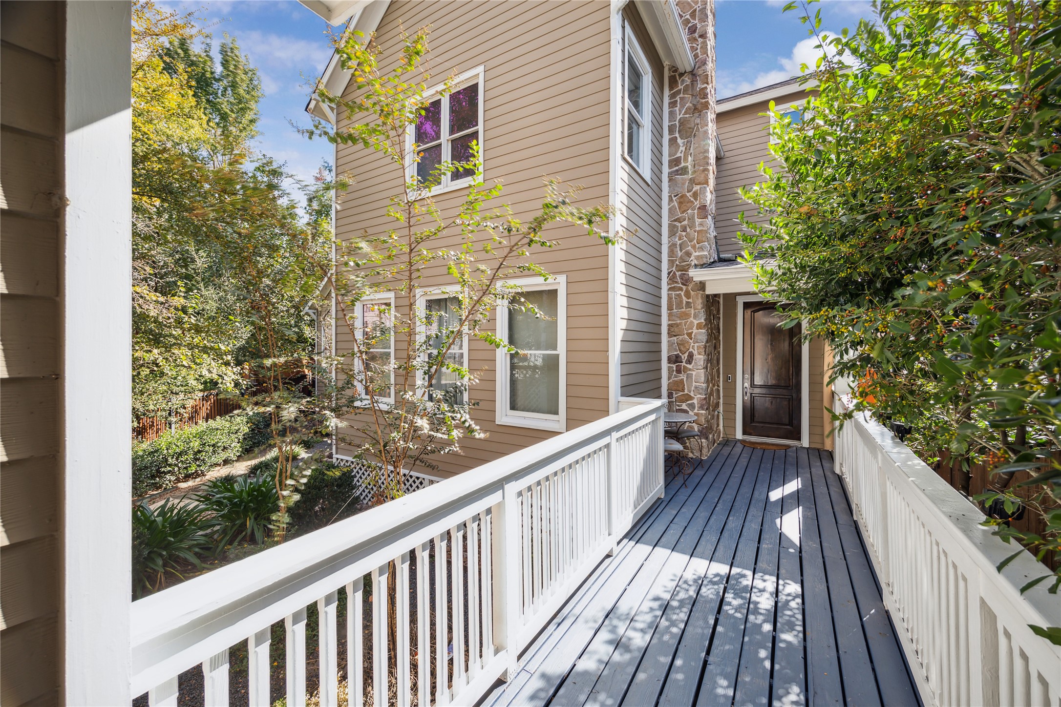 1238 West 22nd Street Houston, TX 77008 - Photo 35 of 43 Above ground walkway to the front door of the main house, which has 3 bedrooms, 3 full bathrooms, 1 half-bath, den, office, and so much more! Huge courtyard on the left of the suspended walkway.