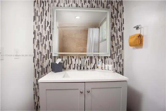 $5,000 | Normandy Beach, Surfside, FL 33154