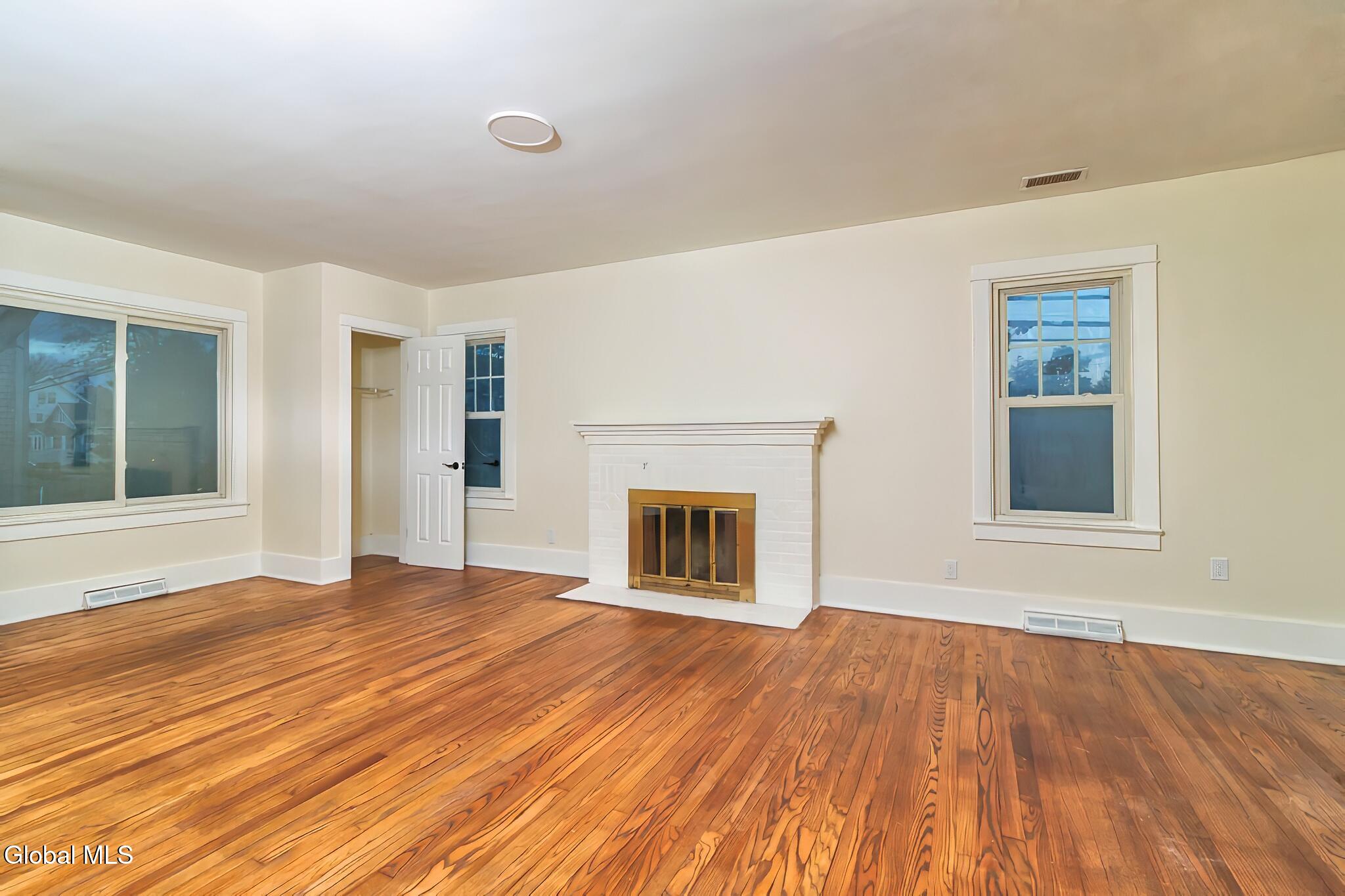 11 Vley Road Scotia, NY 12302 - Photo 5 of 32 11VleyRd-015R