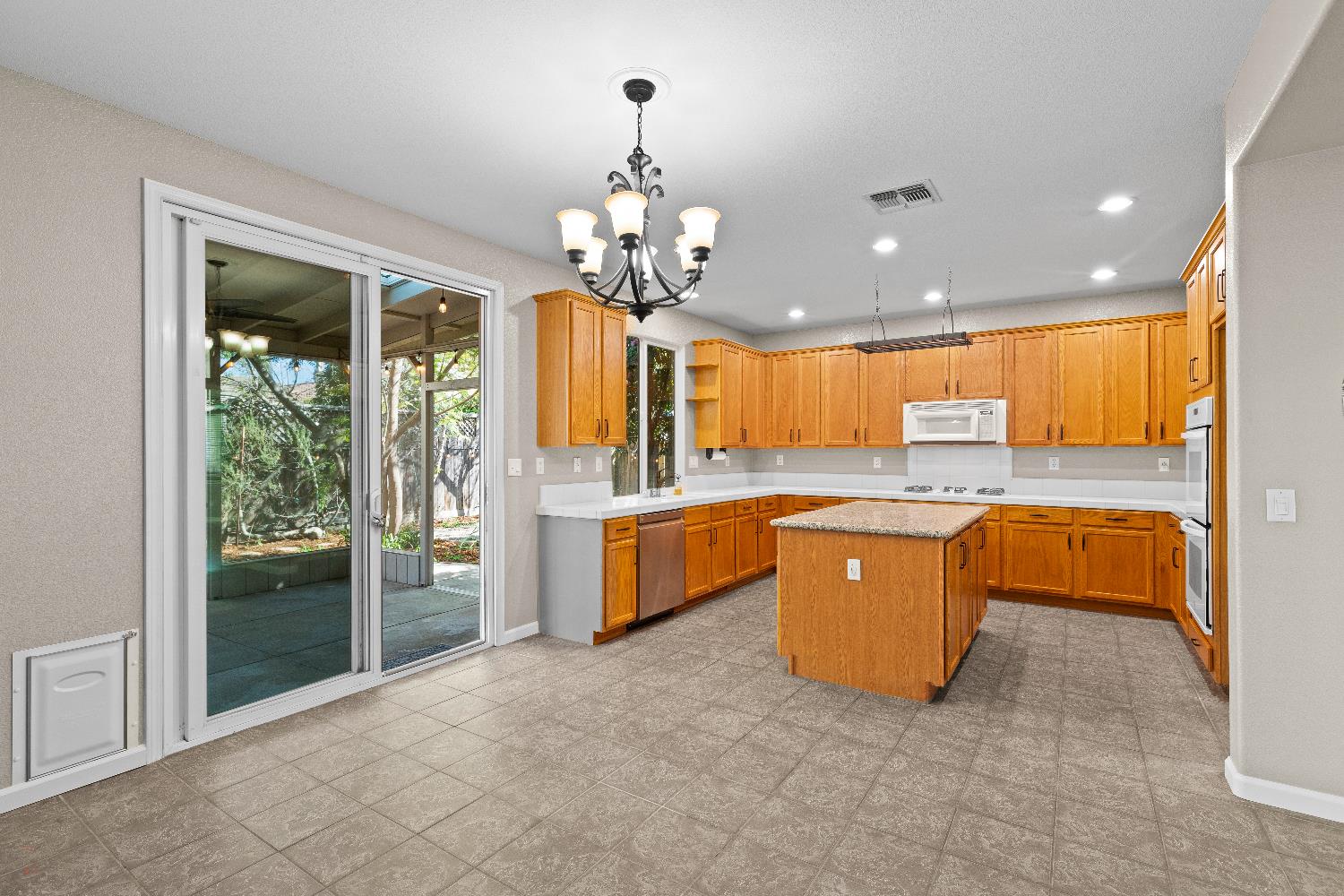 821 Hometown Way Modesto, CA 95356 - Photo 16 of 66