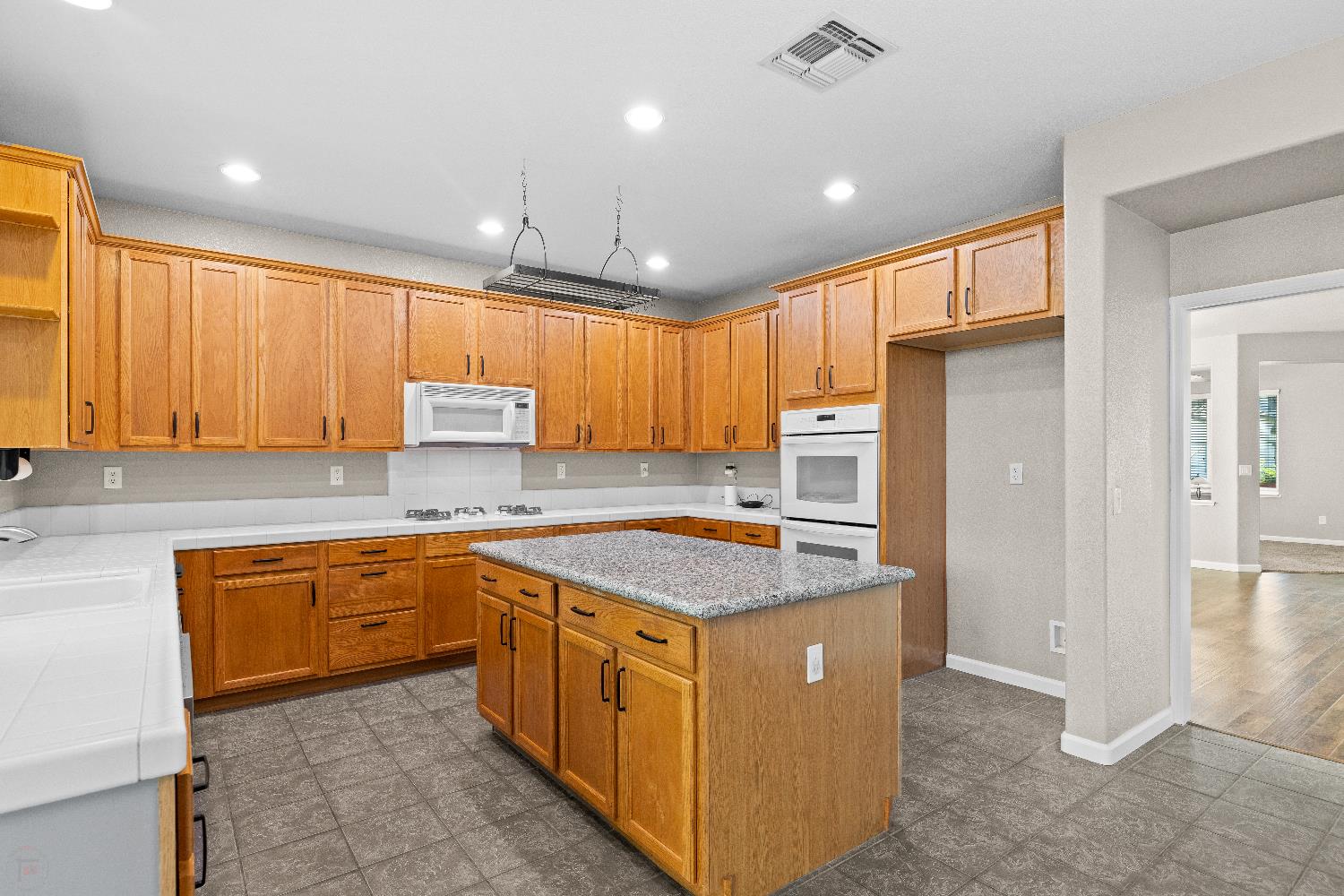 821 Hometown Way Modesto, CA 95356 - Photo 18 of 66