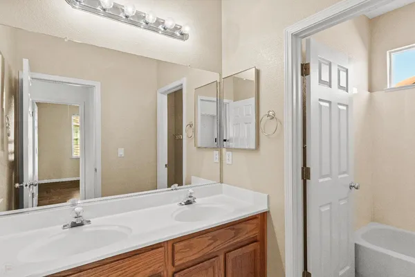 $629,900 | 821 Hometown Way, Modesto, CA 95356