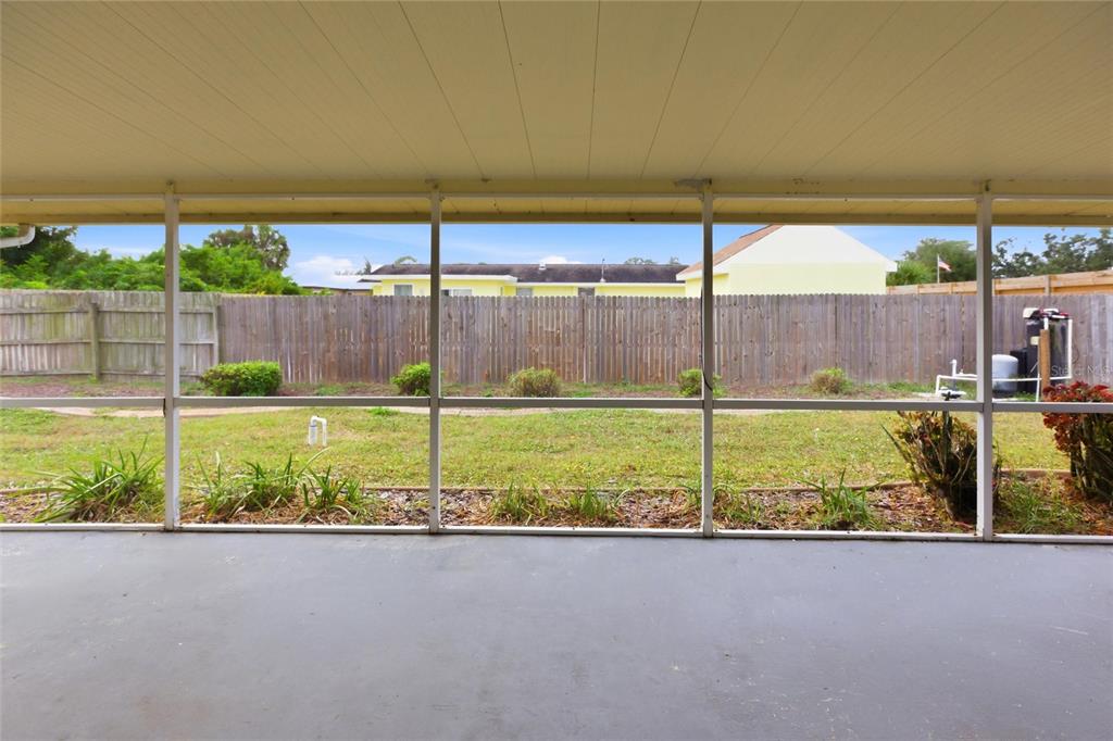 1107 Seneca Road Venice, FL 34293 - Photo 5 of 30 a view of a backyard