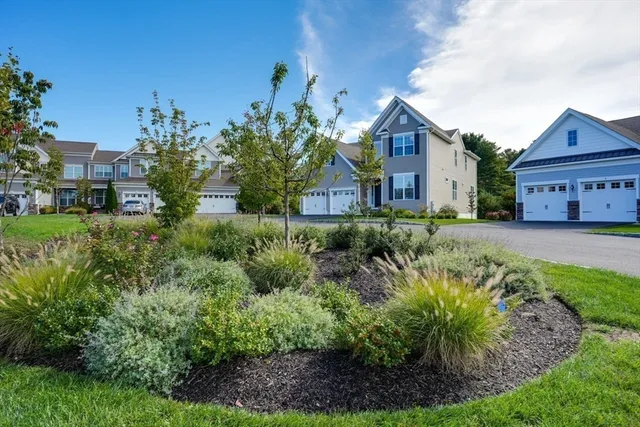 $1,050,000 | 6 Glen Ellen Boulevard, Unit 6, Millis, MA 02054