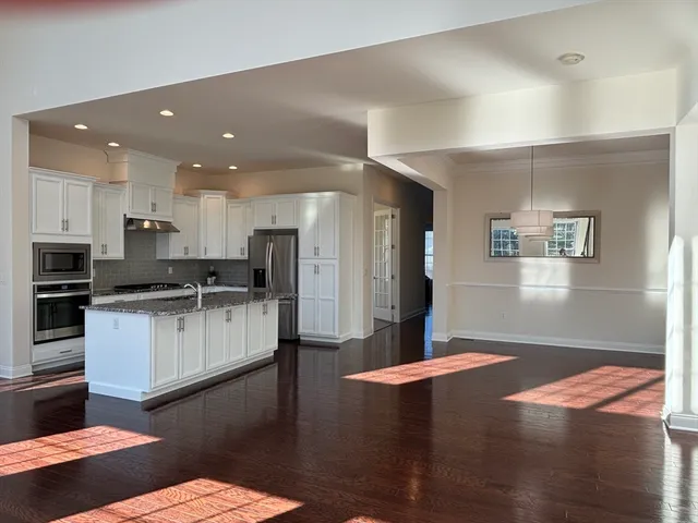 $1,050,000 | 6 Glen Ellen Boulevard, Unit 6, Millis, MA 02054