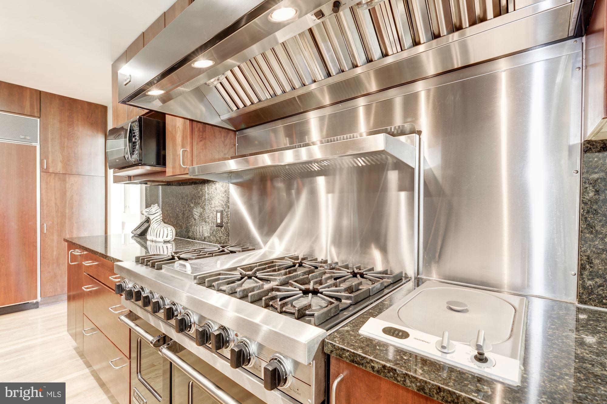 6129 Overlea Road Bethesda, MD 20816 - Photo 20 of 30 a kitchen with a stove and a refrigerator