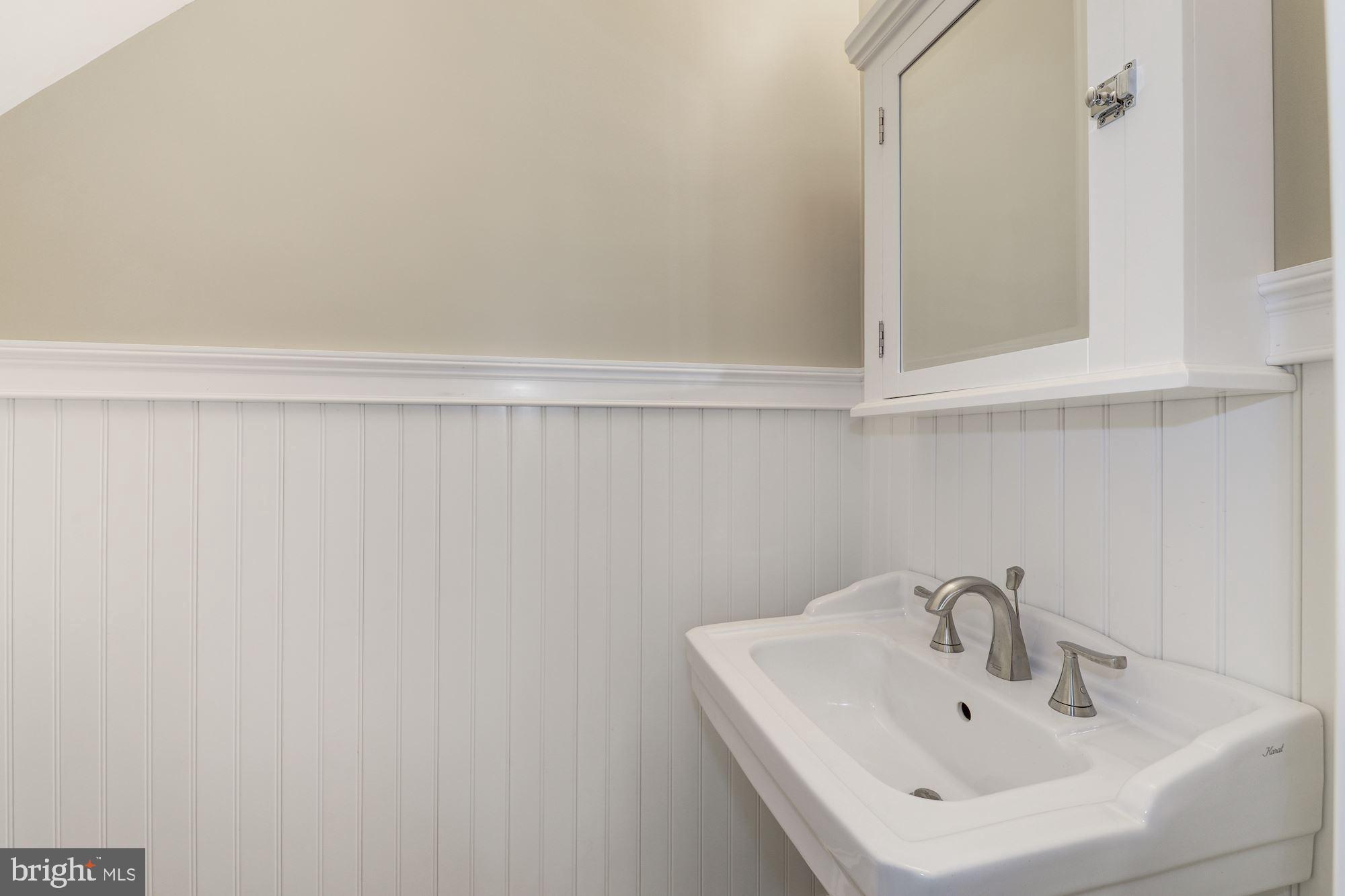 6129 Overlea Road Bethesda, MD 20816 - Photo 5 of 30 a bathroom with a sink and a mirror