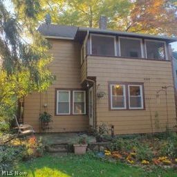 1643 Crest Road Cleveland, OH 44121 - Photo 4 of 24