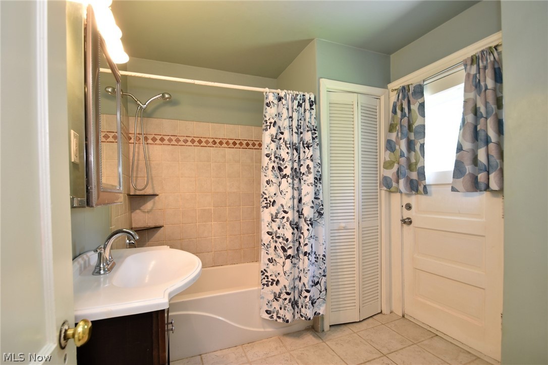 1570 Maple Road Cleveland Heights, OH 44121 - Photo 19 of 31