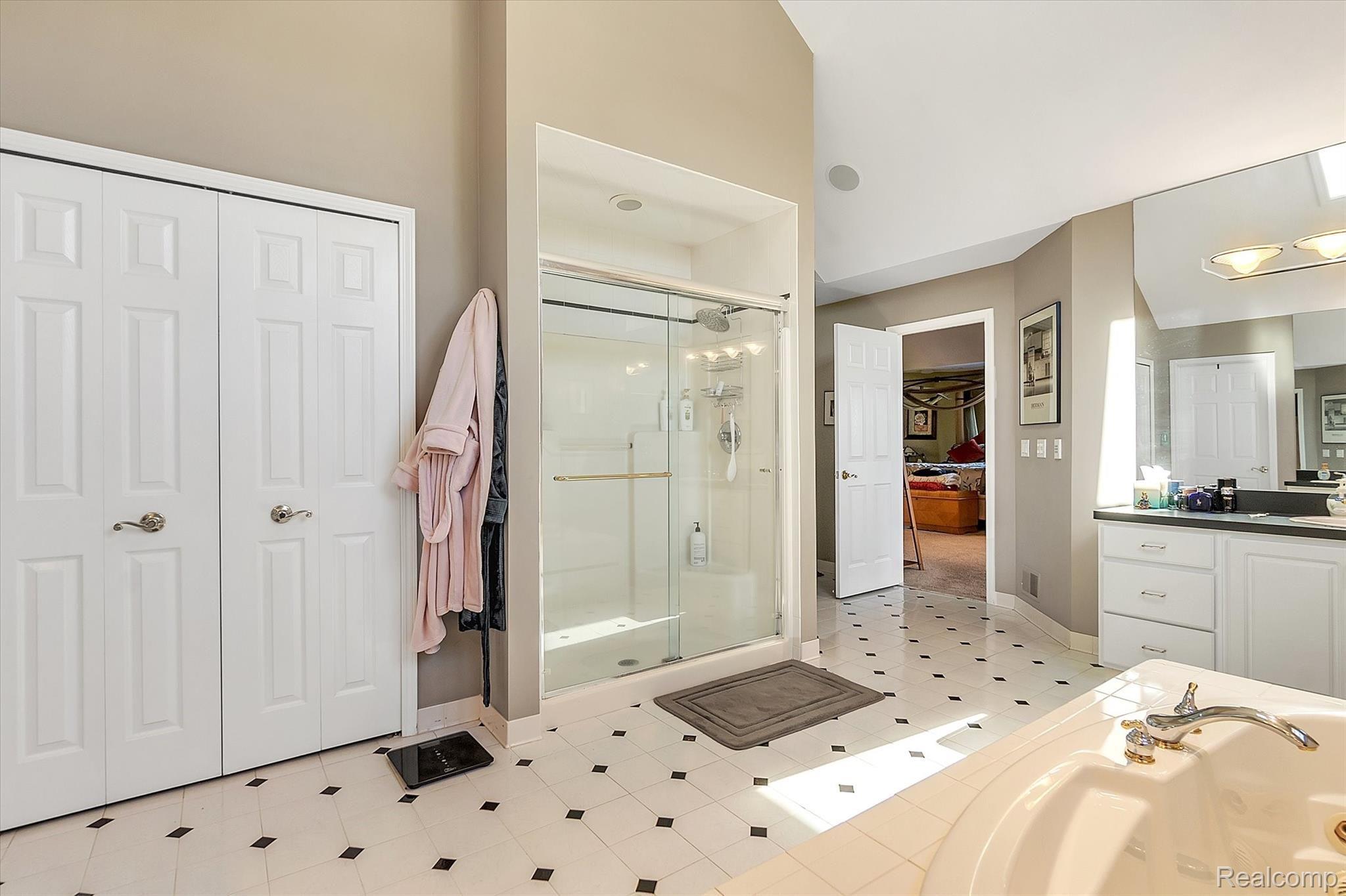 2350 Granger Road Oxford, MI 48371 - Photo 32 of 85 Master bathroom
