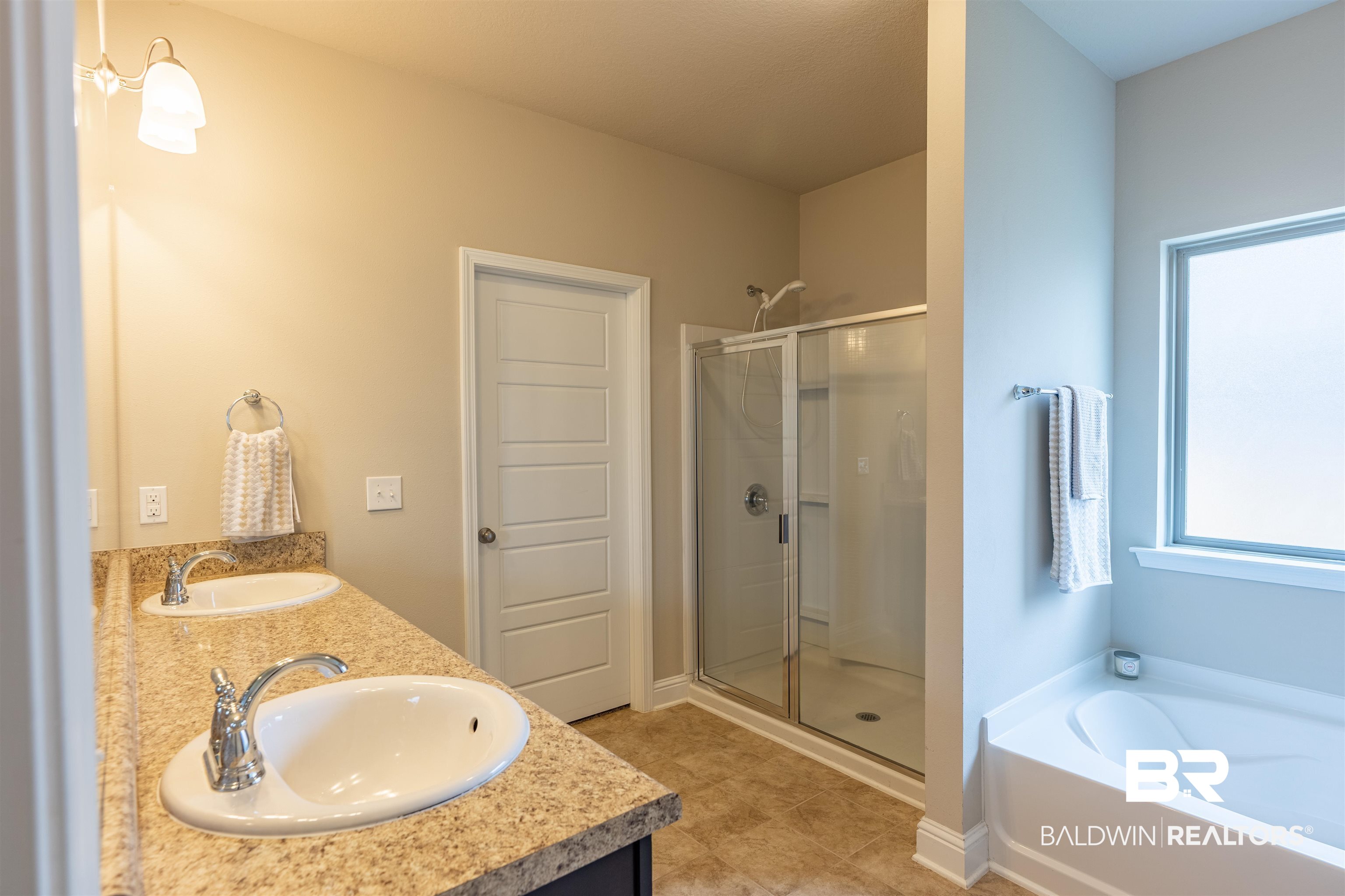 31560 Hoot Owl Road Daphne, AL 36527 - Photo 16 of 27 Master bath