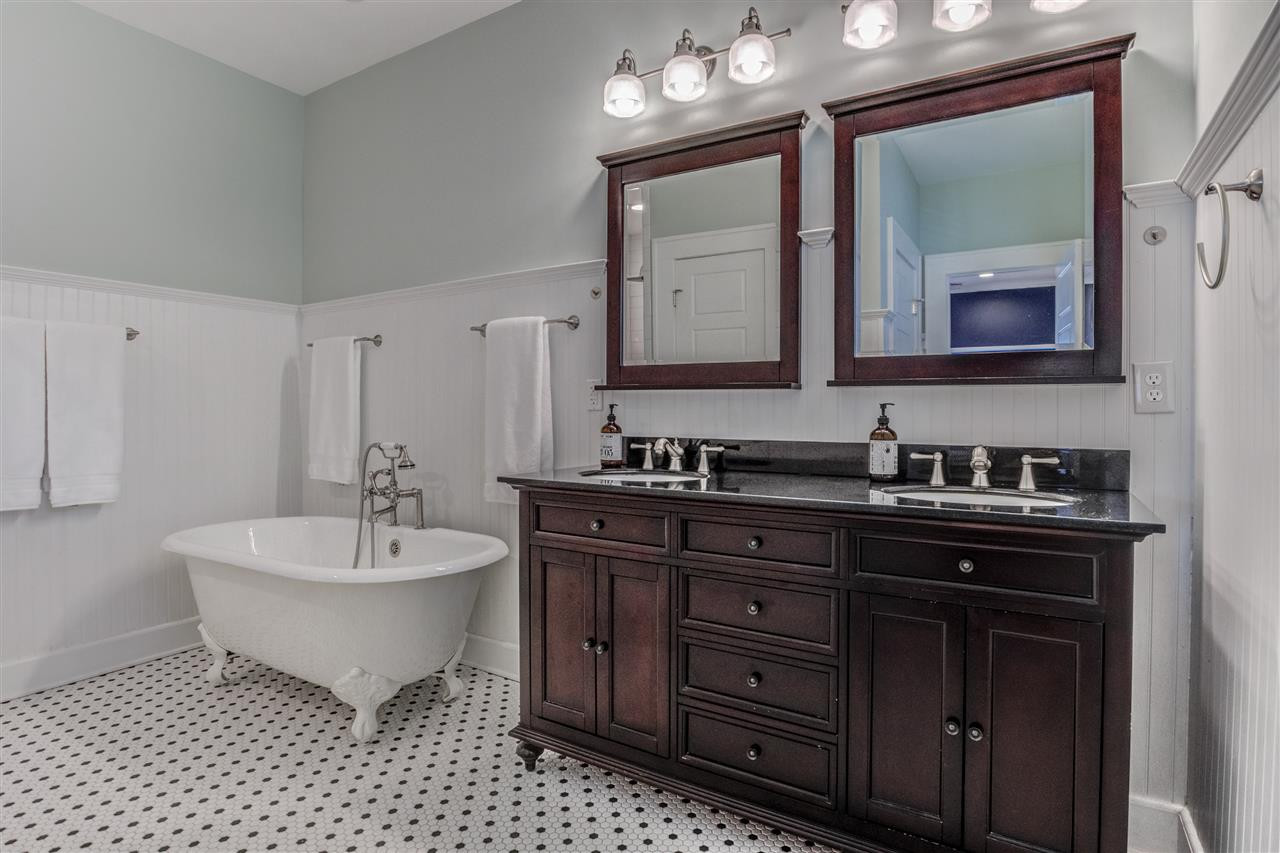 521 Mial Street Raleigh, NC 27608 - Photo 16 of 30 Primary Bathroom