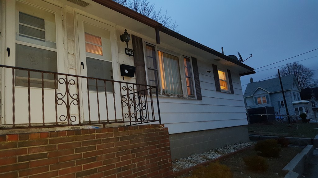221 Mammoth Road Lowell, MA 01854 - Photo 4 of 15