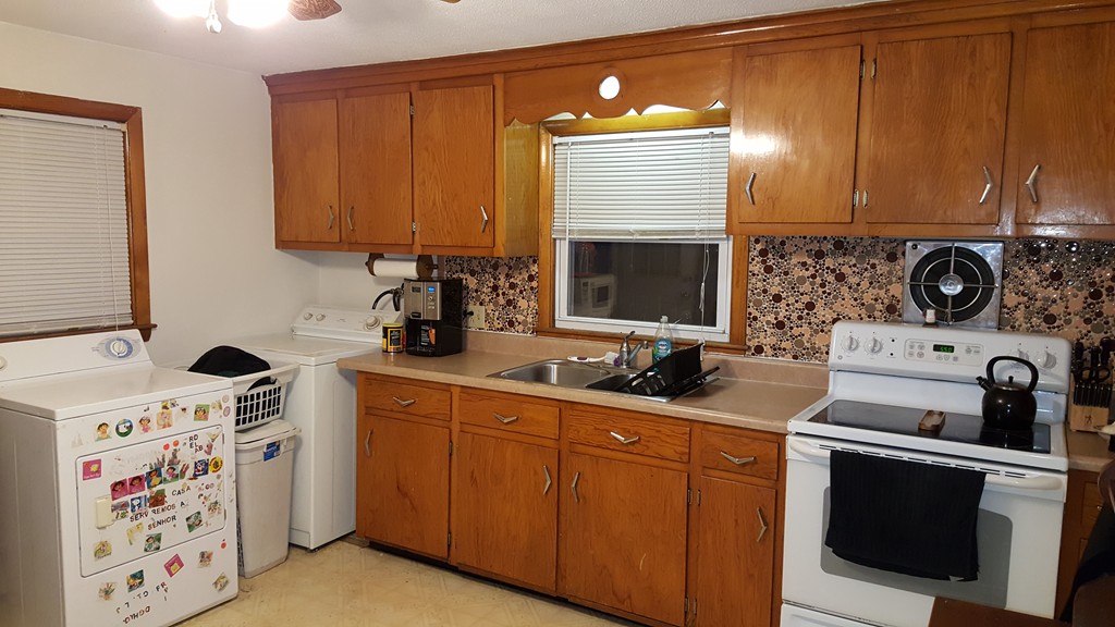 221 Mammoth Road Lowell, MA 01854 - Photo 9 of 15