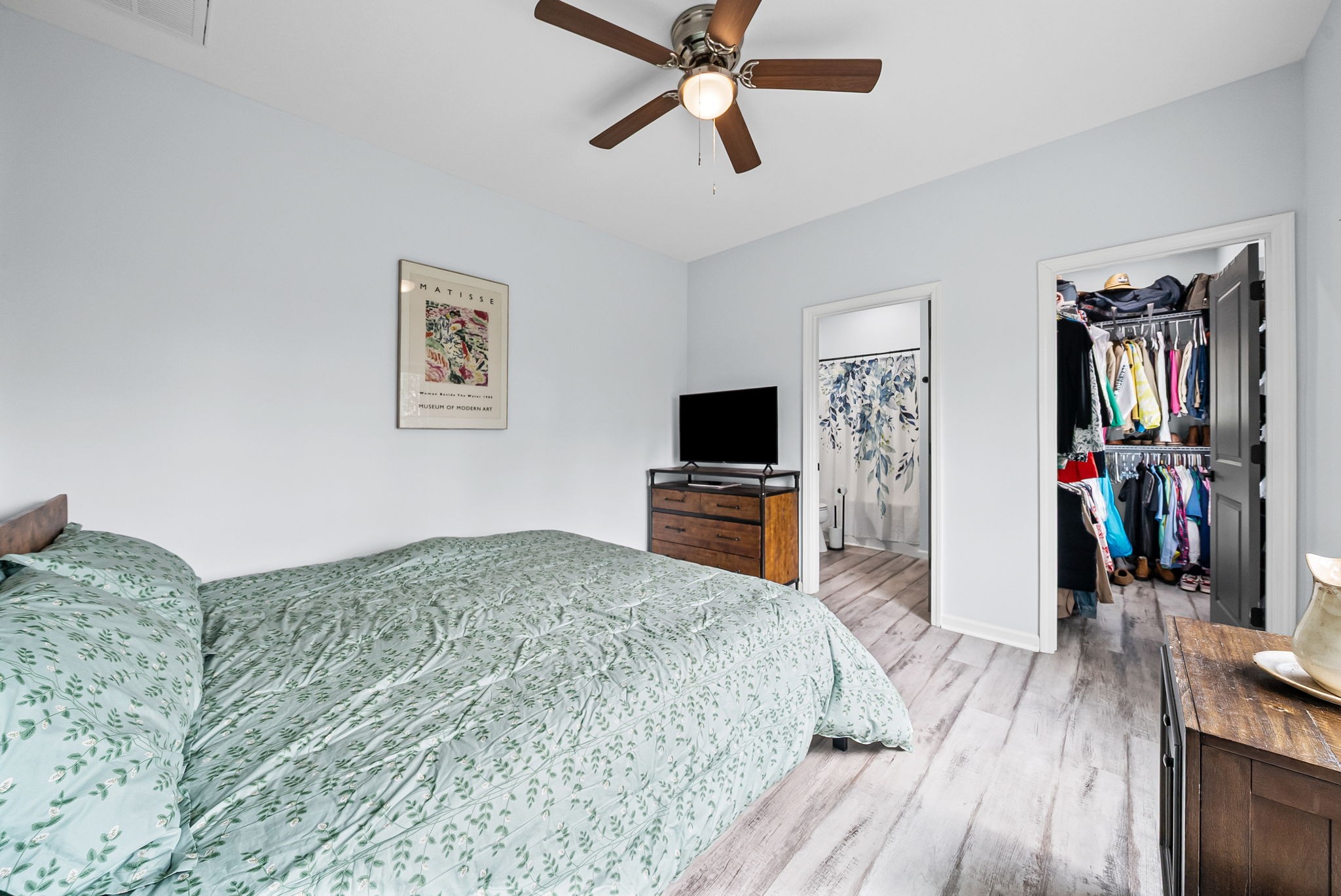 1698 Montgomery Church Road Cadiz, KY 42211 - Photo 22 of 39 a living room with furniture and a flat screen tv