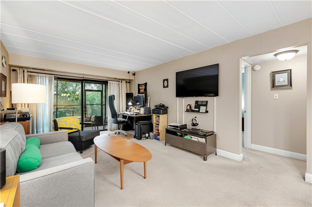 2034 Swallow Hill Road, Unit 302 Pittsburgh, PA 15220 - Photo 5 of 22 Gallery Image 5