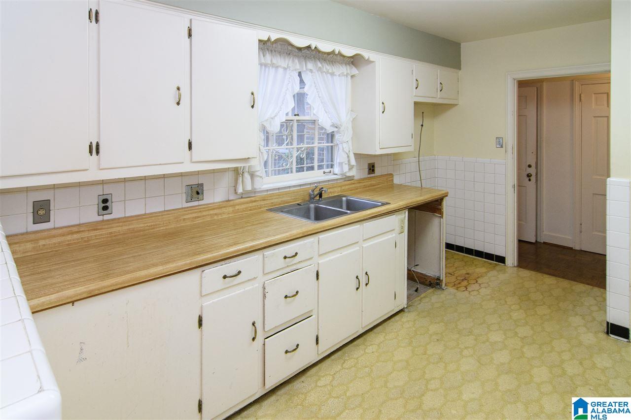 2508 Shades Crest Road Birmingham, AL 35209 - Photo 14 of 37