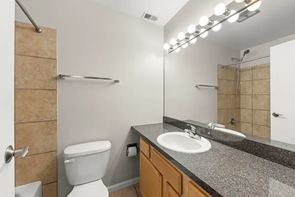 $250,000 | 6010 Forest View Road, Unit 3A, Lisle, IL 60532