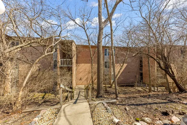 $250,000 | 6010 Forest View Road, Unit 3A, Lisle, IL 60532