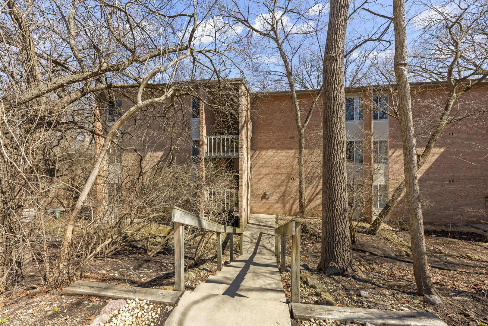 6010 Forest View Road, Unit 3A Lisle, IL 60532 - Photo 20 of 20 a backyard of a house with table and chairs