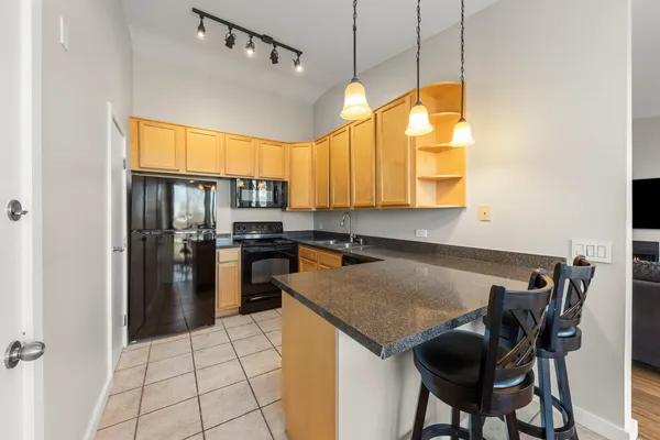 $250,000 | 6010 Forest View Road, Unit 3A, Lisle, IL 60532