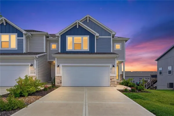 $375,000 | 3727 Southwest Clayton Drive, Lee's Summit, MO 64082