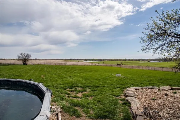 $720,000 | 17033 Northeast County Road 43, Archie, MO 64725