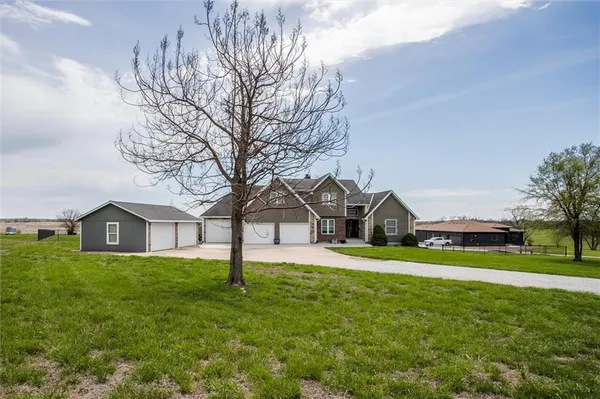 $720,000 | 17033 Northeast County Road 43, Archie, MO 64725