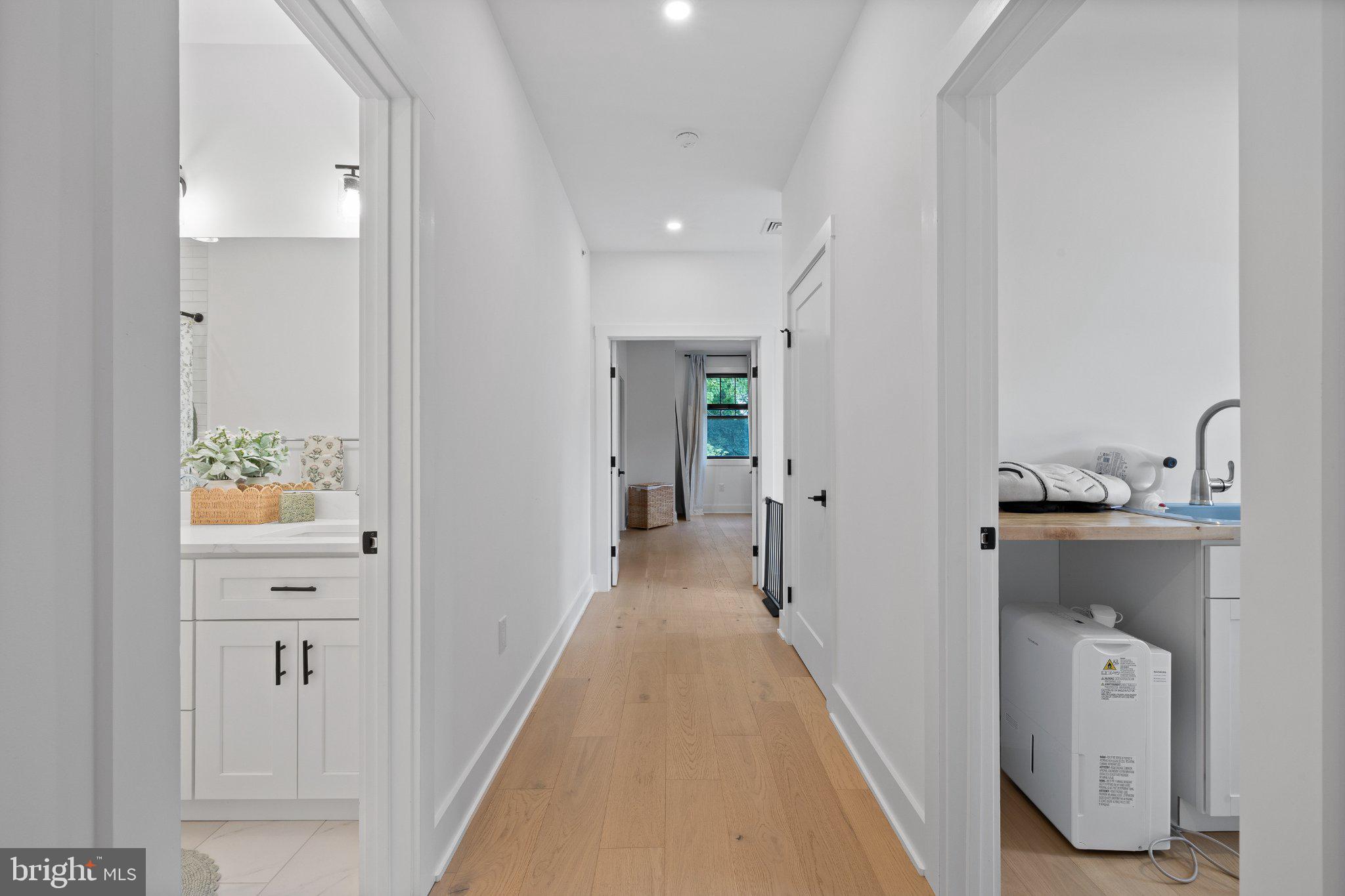 985 Henry Avenue Wayne, PA 19087 - Photo 17 of 28 Bright and inviting hallway retreat.