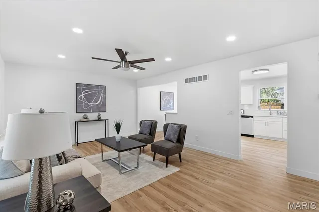 $325,000 | 512 Chele Drive, St. Charles, MO 63304